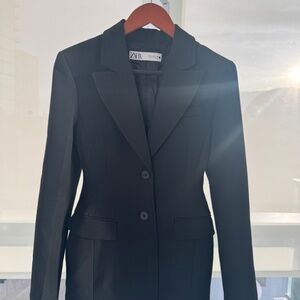 Like New - ZARA FITTED BLAZER WITH SHOULDER PADS ZW COLLECTION